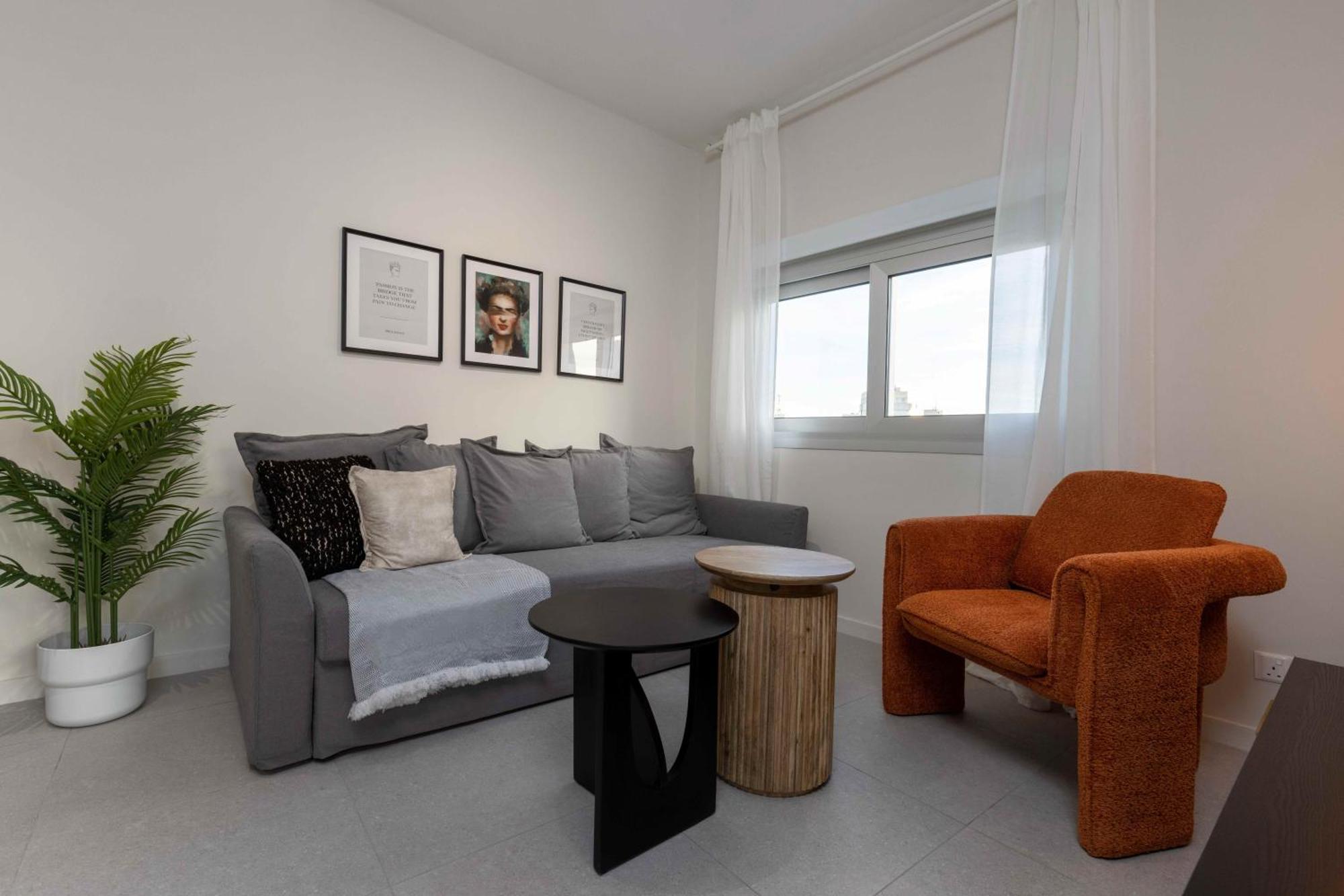 Apartment Phaedrus Living Mini Art House Kahlo *